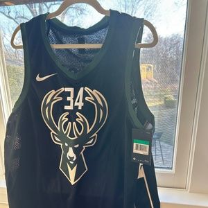 Milwaukee Bucks NWT XL Giannis Antetokounmpo Jersey